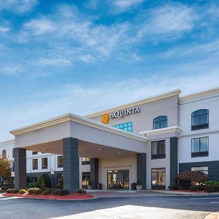 Отель La Quinta By Wyndham Кеннесо Экстерьер фото